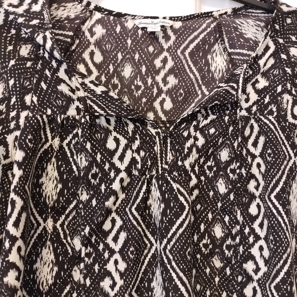*5 for $20* AE geo print top - Picture 5 of 10